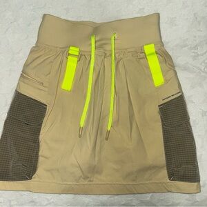 lululemon athletica Beige Skirt with Olive Grid Panel side pockets.